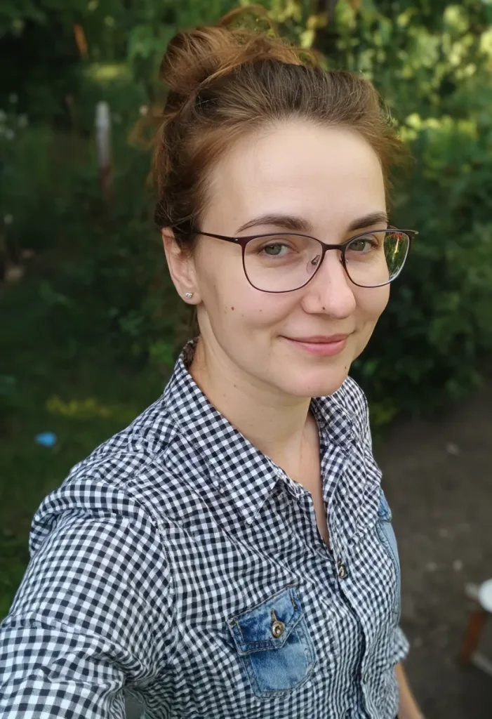 Оля